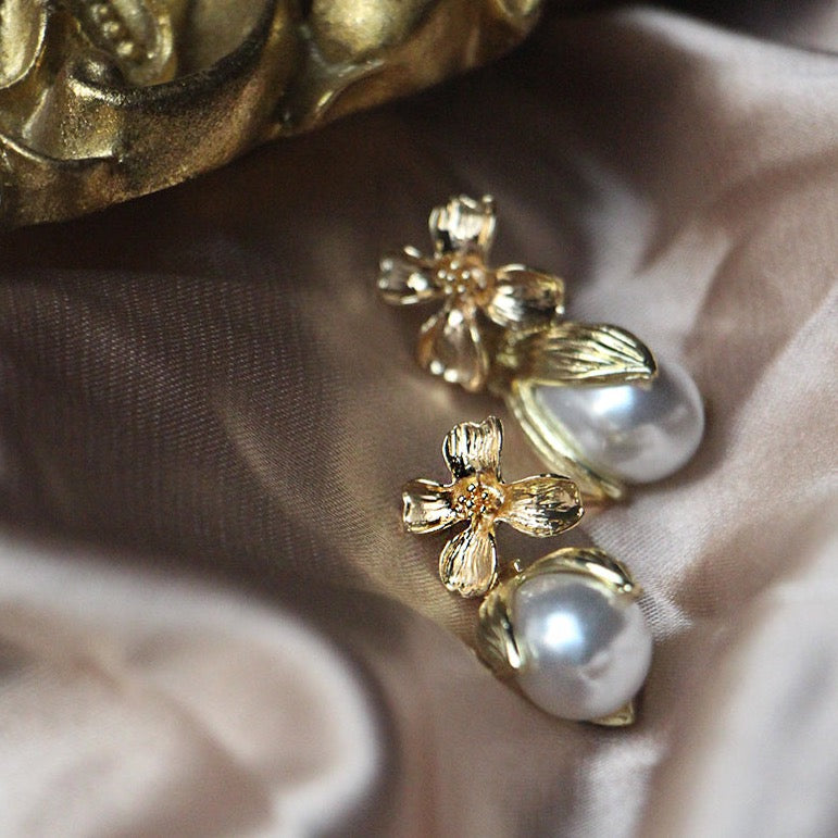 Original Design Elegant French Flower Stamen Pearl Handmade Ear Clips