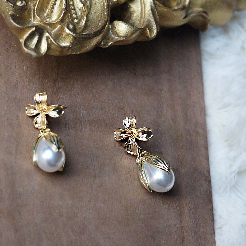 Original Design Elegant French Flower Stamen Pearl Handmade Ear Clips