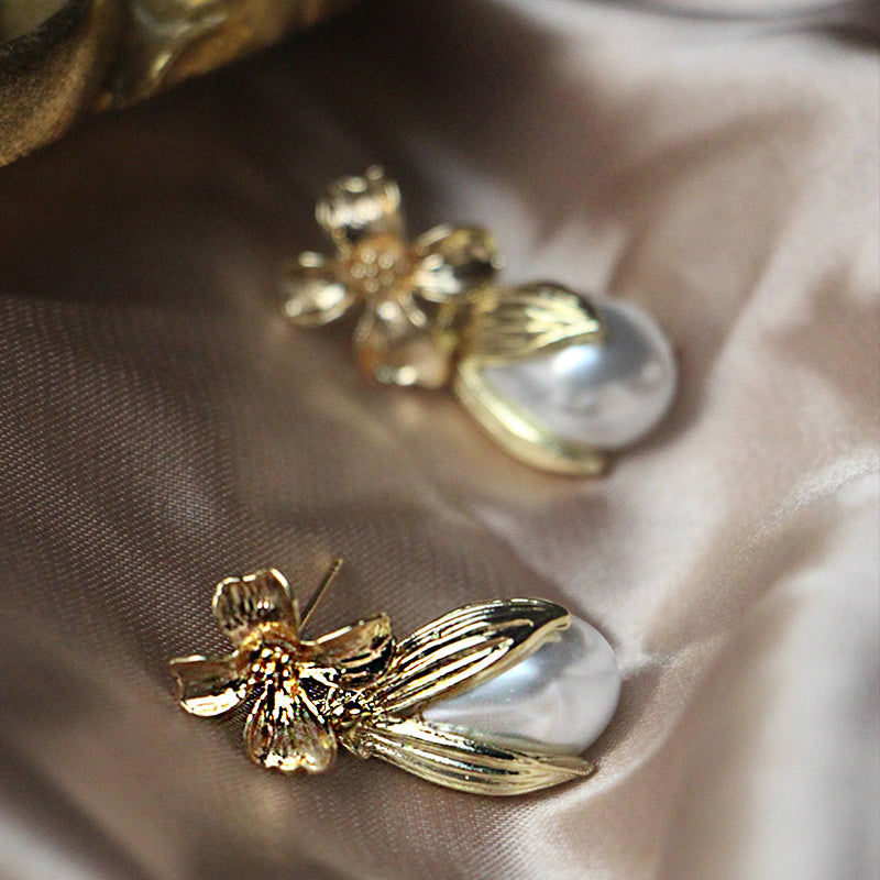 Original Design Elegant French Flower Stamen Pearl Handmade Earrings