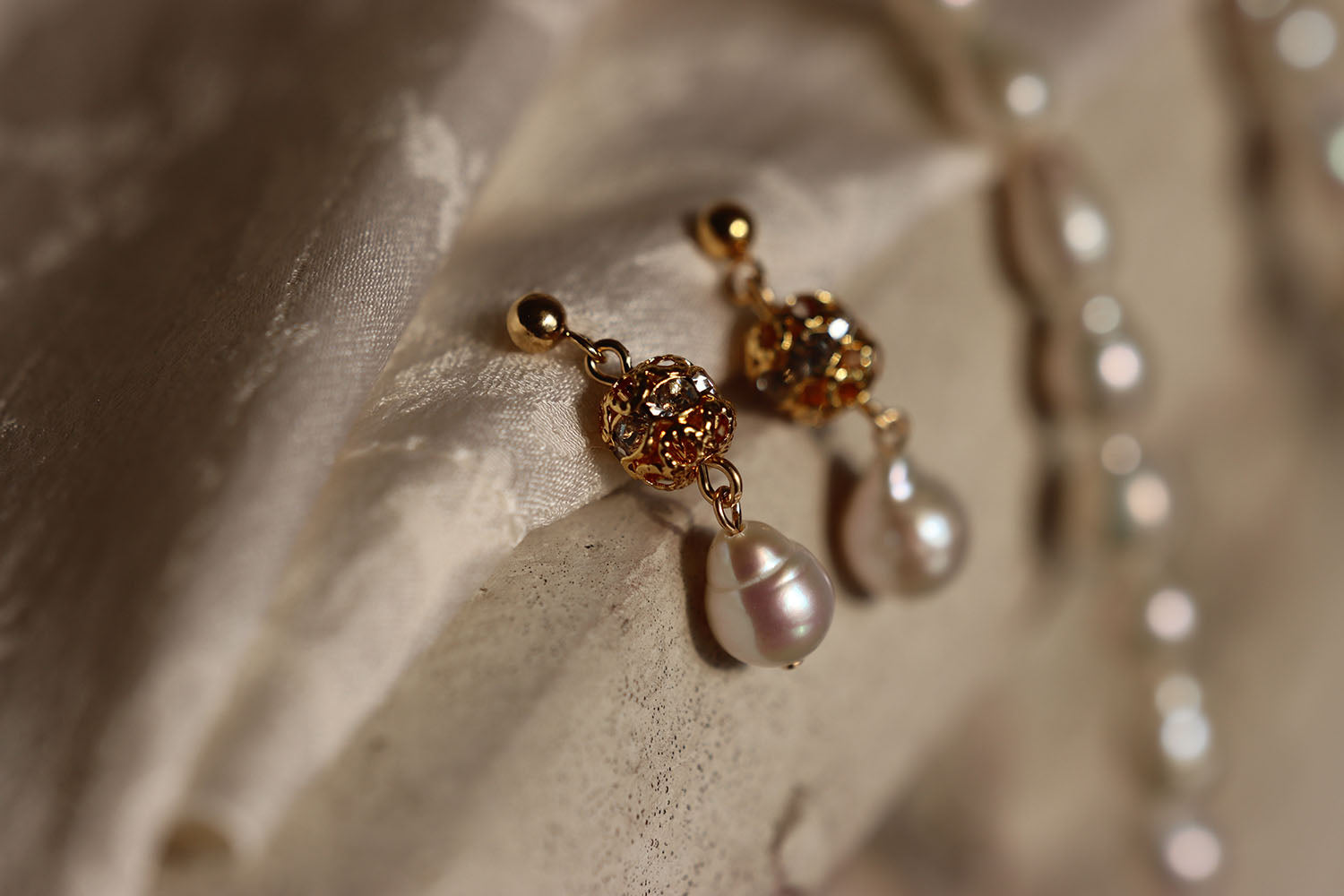 14k Gold Vintage Natural Baroque Pearl Earrings