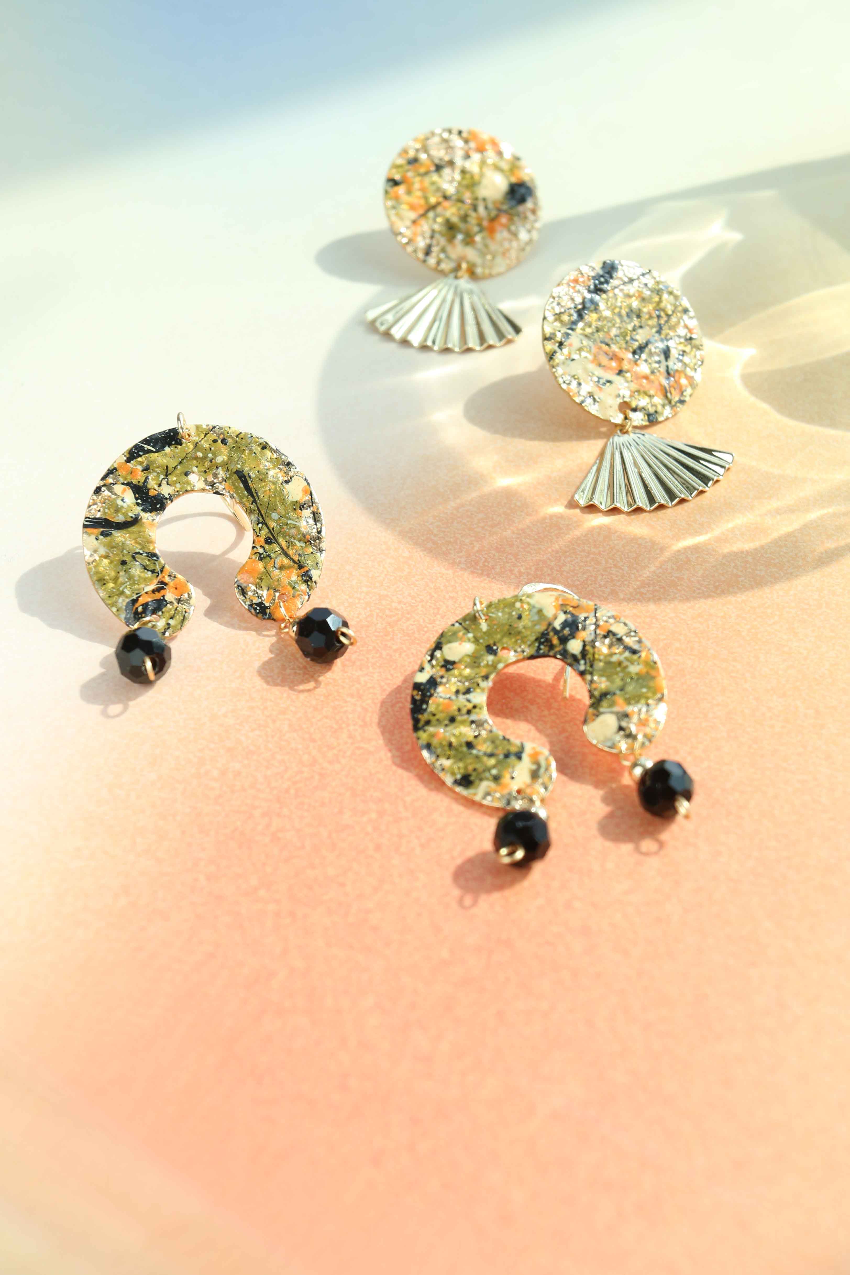 Pollock-Golden Temperament Vintage Handmade Ear Clips+Black Beads