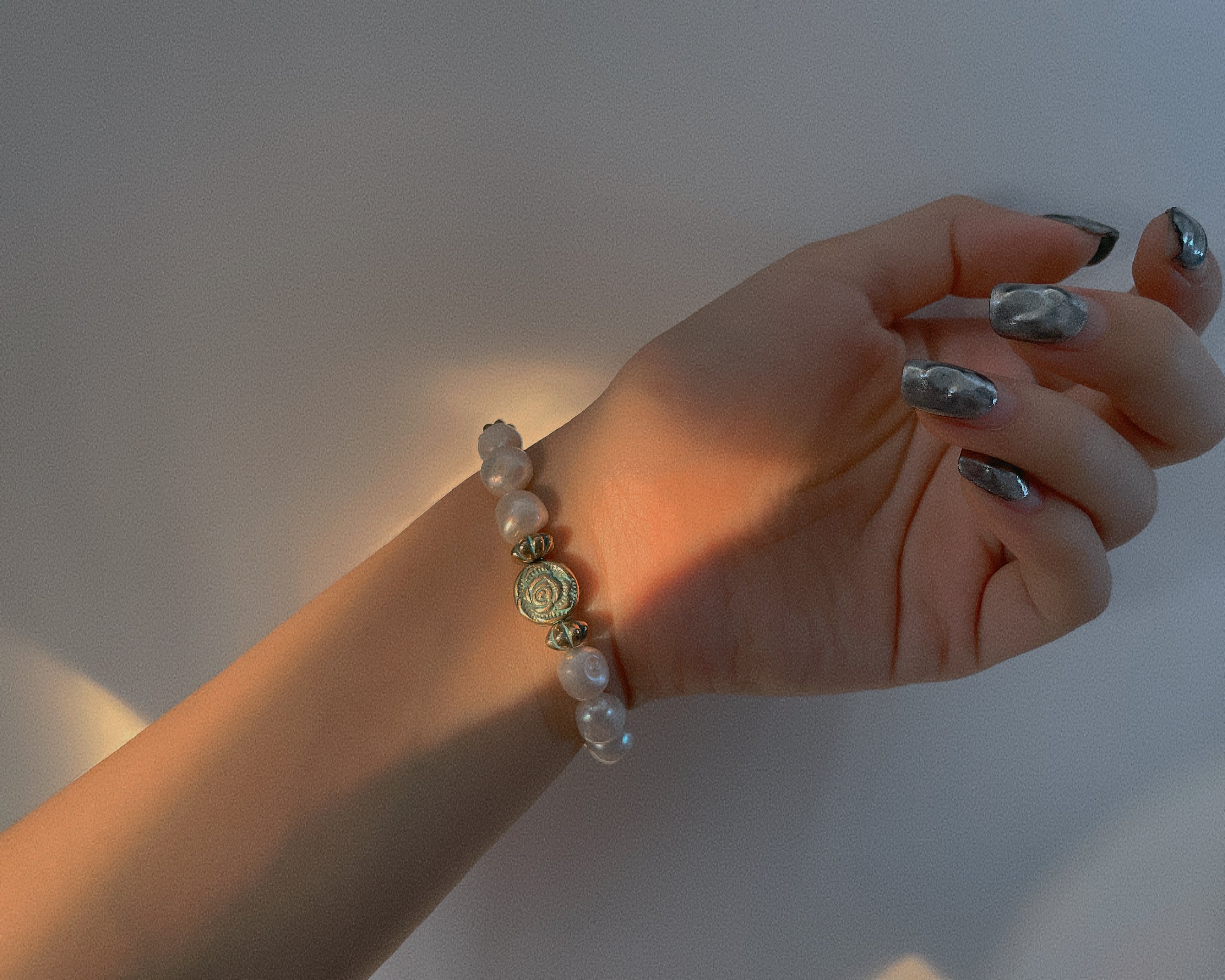 Hand-Made Natural Freshwater Pearl Baroque Style Bracelet